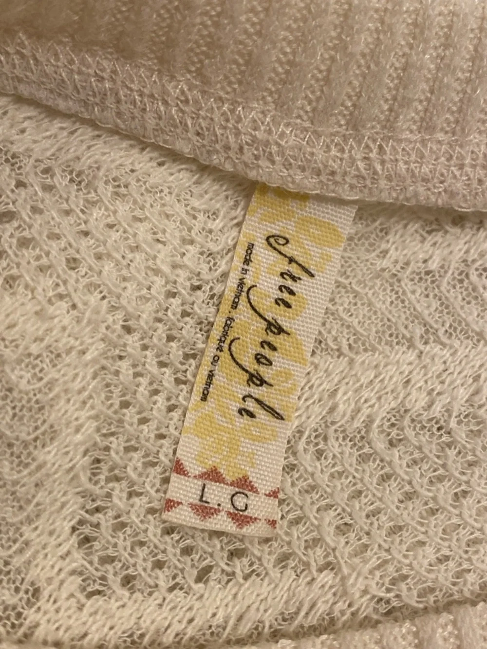 Womens White Crochet Knit Long-Sleeve Sweater. Size L